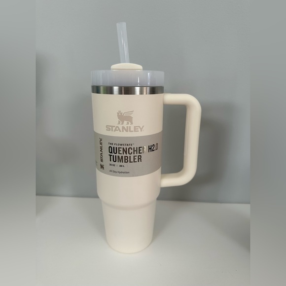 Stanley 30oz CREAM 2.0 Flowstate Quencher Tumbler RARE NWT IN HAND SHIP ASAP - Picture 1 of 3